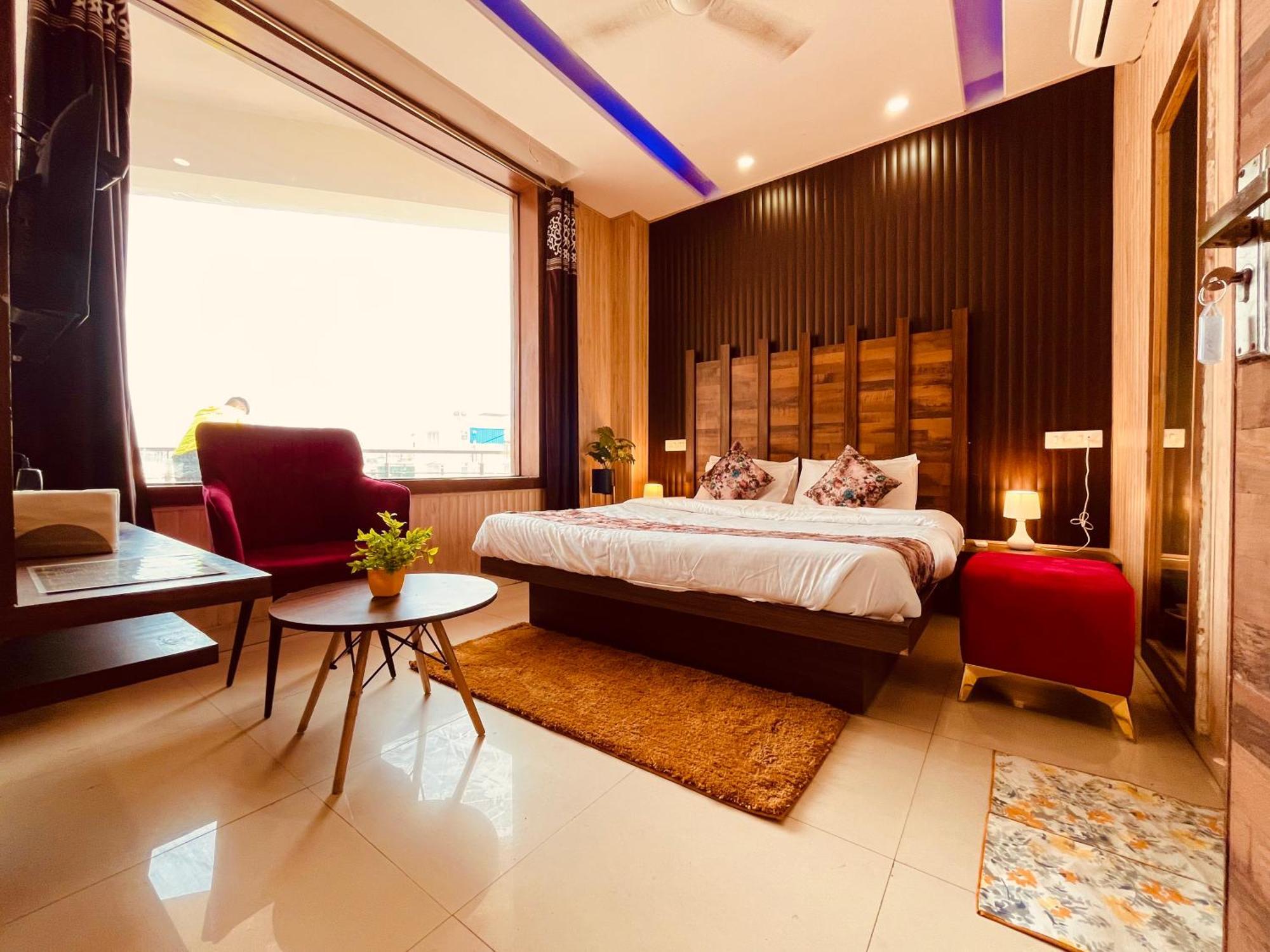 Hotel The Pearl Grand - Top Rated ! Most Awarded ! Parking ! Lift ! Luxury Rooms ! Best Selling Zirakpur Exterior photo